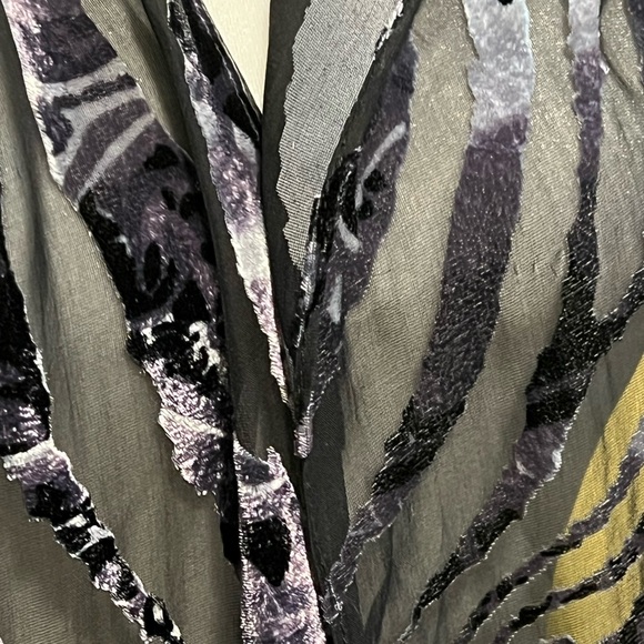 Velvety sheer shawl/scarf/coverup - Picture 4 of 6